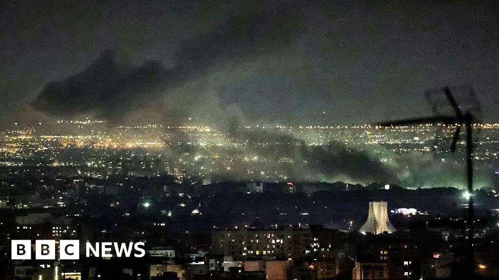 Gambar demonstrasi di Iran terkait serangan dan kebangkitan warga