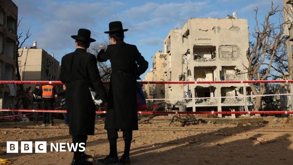 Gambar serangan rudal Iran di dekat situs nuklir Israel