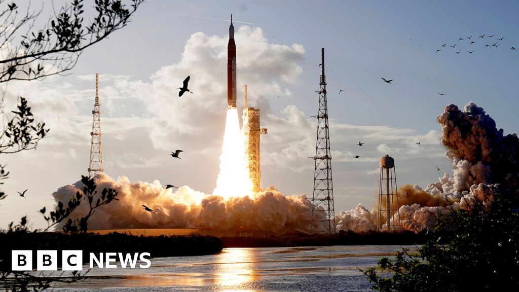 Misi Artemis II NASA meluncur ke ruang angkasa untuk eksplorasi ke bulan